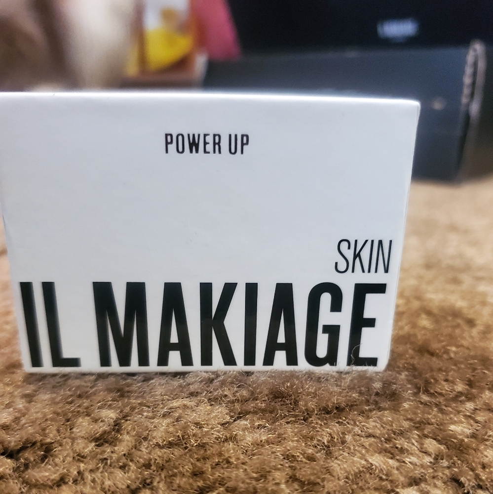 NIB IL MAKIAGE Skin Power Up Moisturizer eye cream